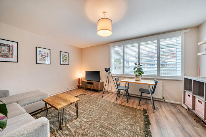 2 Bedroom Flat For Sale In Evelina Road, Nunhead, London, SE15