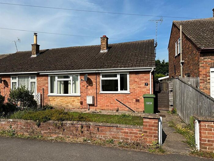 2 Bedroom Semi-Detached Bungalow To Rent In Folly Close, Yaxley, Peterborough, PE7