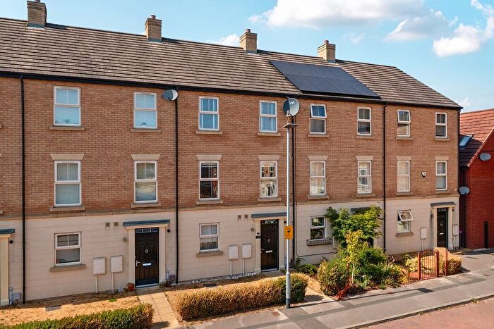 4 Bedroom Town House For Sale In Kingsbrook Chase, Wath-Upon-Dearne, Rotherham, S63