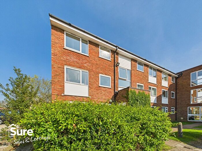 2 Bedroom Flat To Rent In Burns Drive, Hemel Hempstead, Hertfordshire, HP2