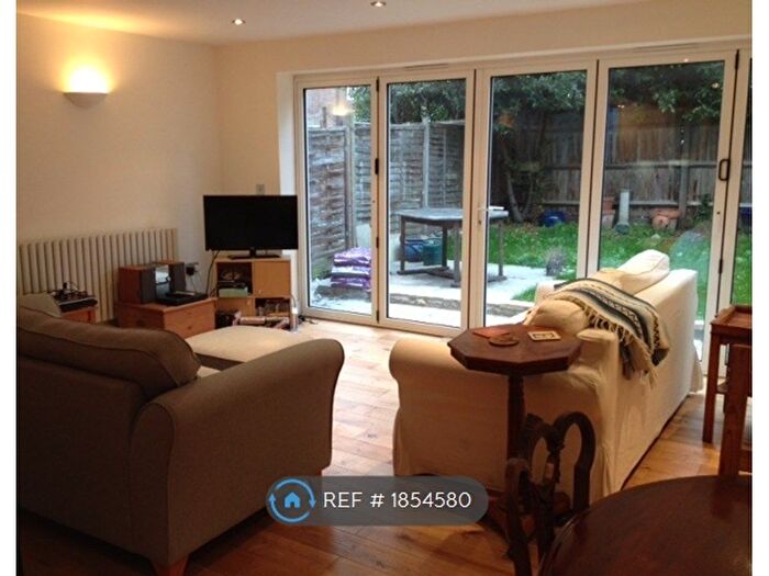 2 Bedroom Flat To Rent In Balham, London, SW17