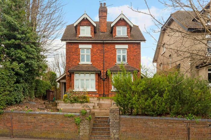 2 Bedroom Flat To Rent In Carlton Road, Harpenden, AL5