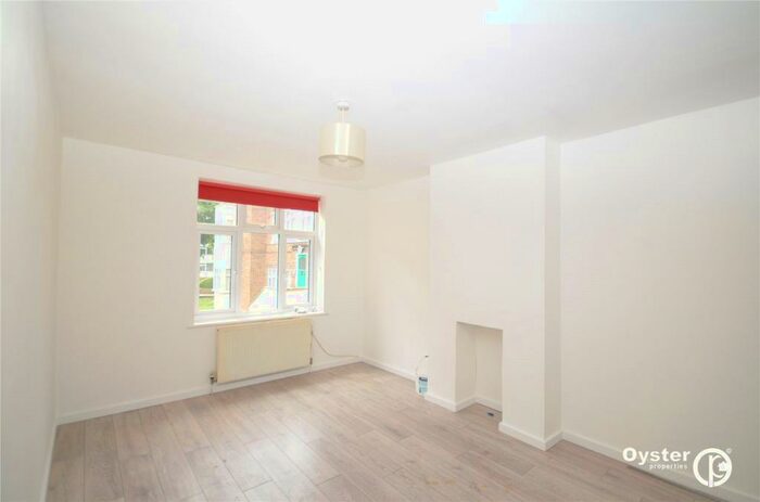 1 Bedroom Apartment To Rent In Moss Hall Court, Moss Hall Grove, London, N12