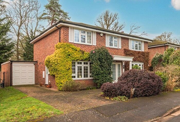 5 Bedroom Detached House For Sale In East Gardens, Woking, GU22