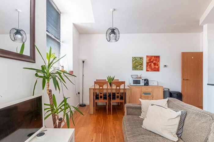 2 Bedroom Flat To Rent In Duckmoor Road, Bristol, BS3