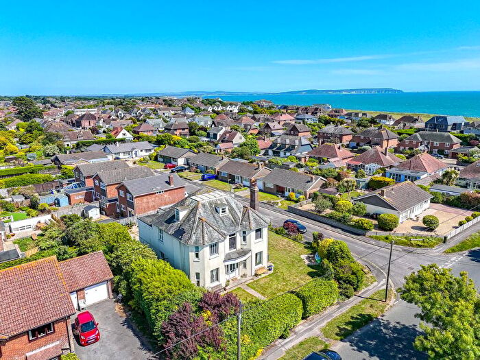 2 Bedroom Apartment For Sale In Western Avenue, Barton On Sea, New Milton, BH25