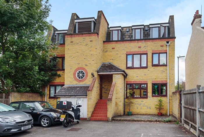 1 Bedroom Flat To Rent In Wellington Road, London, SW19