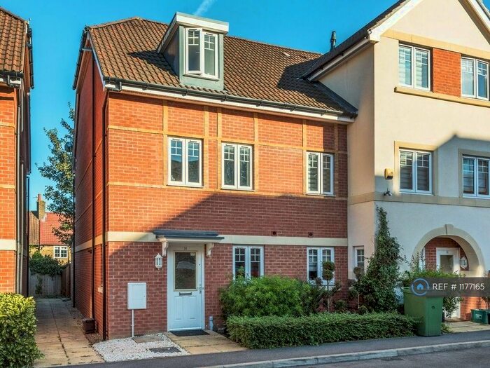 3 Bedroom End Of Terrace House To Rent In Schoolgate Drive, Morden, SM4