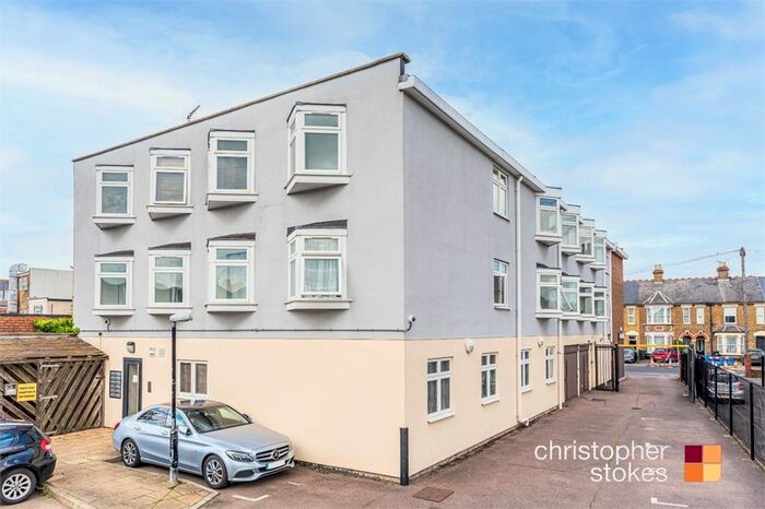 2 Bedroom Flat To Rent In Borne House, Turners Hill, Cheshunt, Hertfordshire, EN8