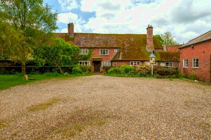 5 Bedroom Detached House To Rent In Peasemore, Newbury, Berkshire, RG20