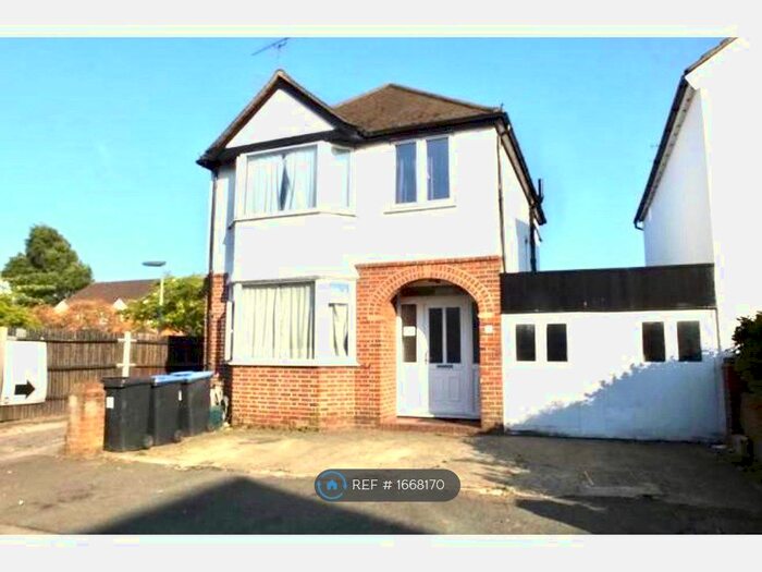 4 Bedroom Detached House To Rent In Woking, Woking, GU21