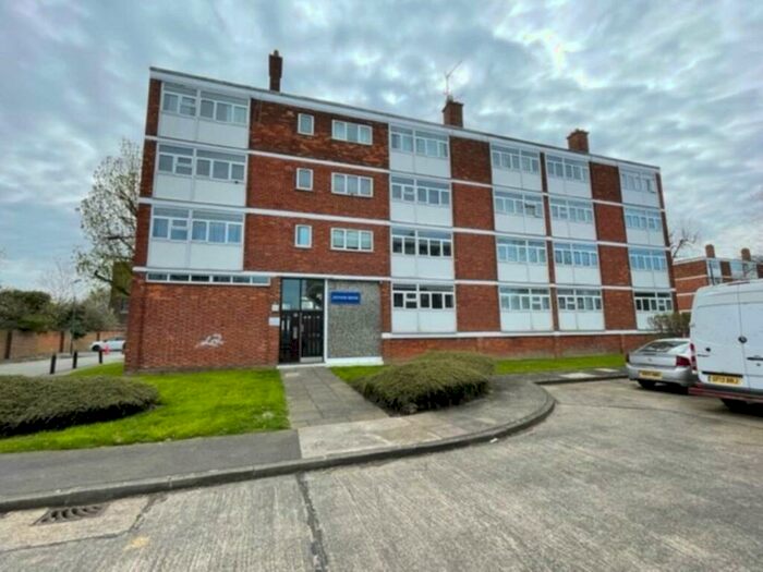 1 Bedroom Flat To Rent In Jenner House, Dylan Road, Belvedere, DA17