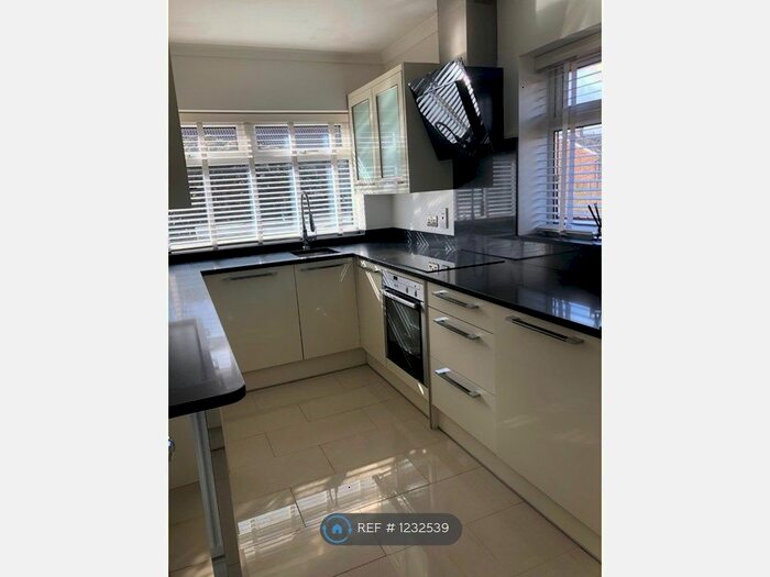 3 Bedroom Maisonette To Rent In Park Mead, Sidcup DA15