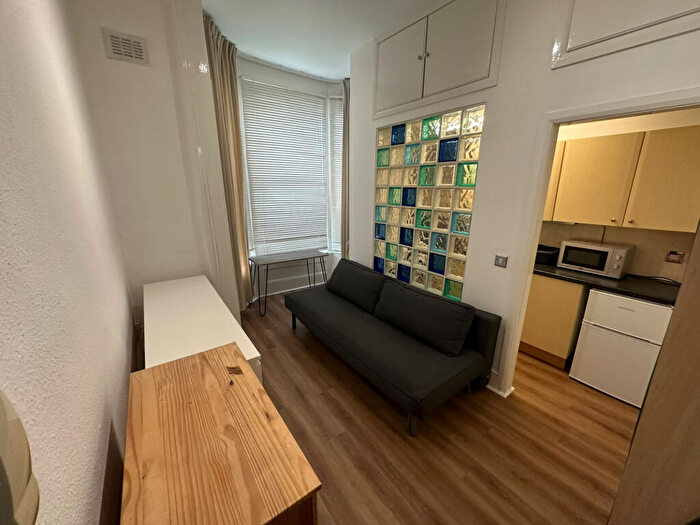 Studio To Rent In Somerfield Road, Finsbury Park, N4