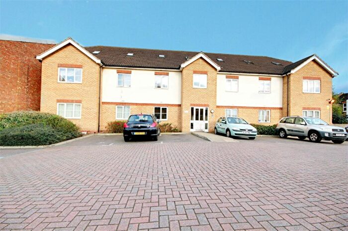 2 Bedroom Flat To Rent In Rossmore Close, Enfield, Greater London, EN3