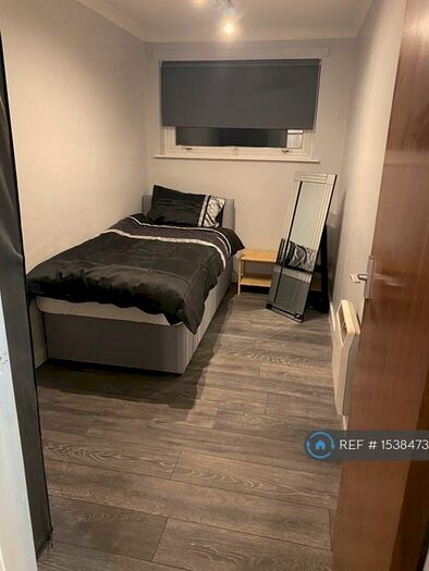 2 Bedroom Flat To Rent In Fortingall Place, Glasgow, G12