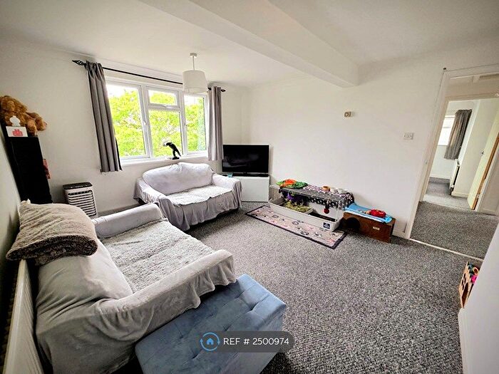 1 Bedroom Flat To Rent In Hillborough Road, Westcliff-On-Sea, SS0