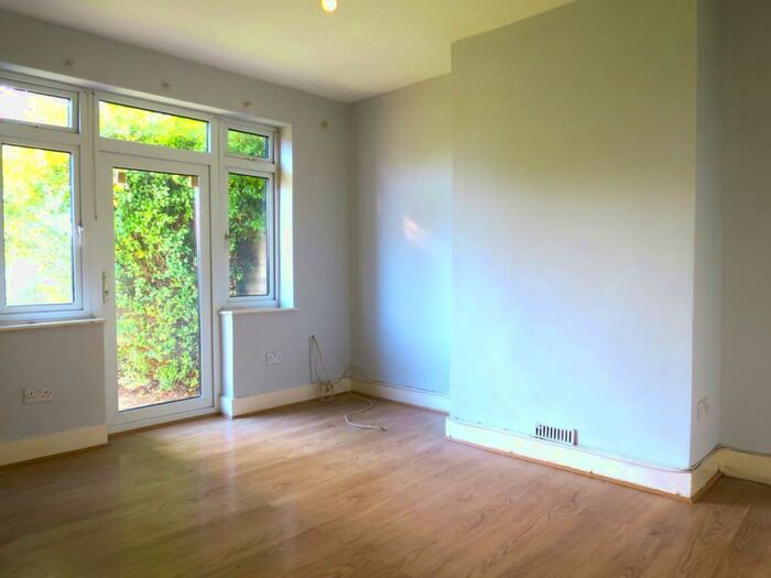 3 Bedroom Semi-Detached House To Rent In Carterhatch Road, EN3