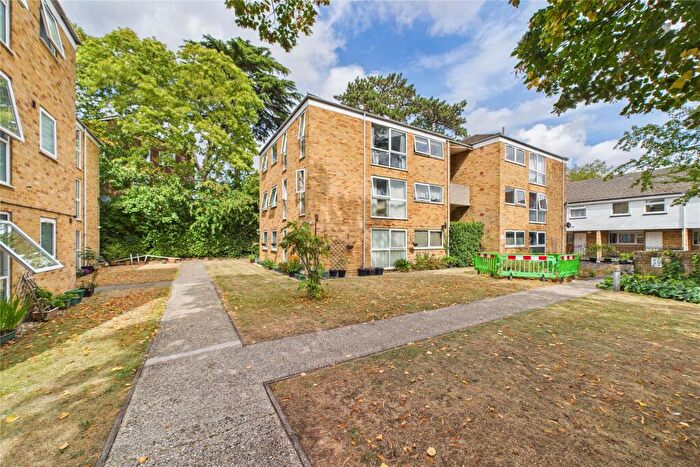 2 Bedroom Apartment For Sale In Southcote Road, Reading, Berkshire, RG30