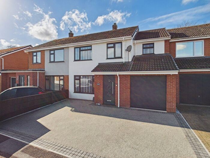 4 Bedroom Semi-Detached House For Sale In Ladymead Close, Bridgwater, TA6