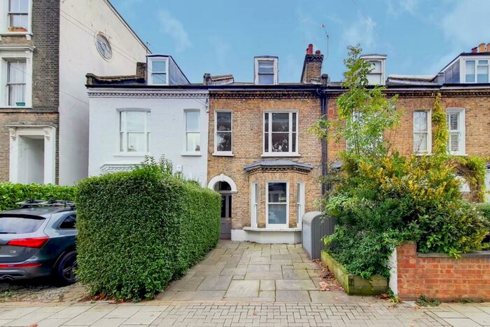 3 Bedroom Flat To Rent In Spenser Road, Poet's Corner, London, SE24