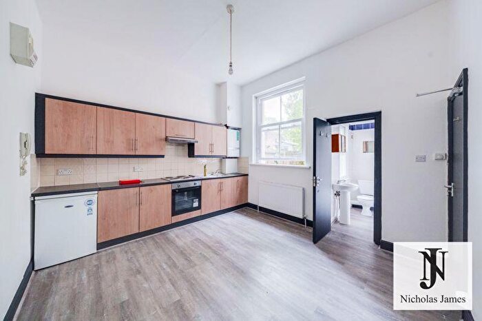 Flat To Rent In Mount View Road, Crouch End, London, N4