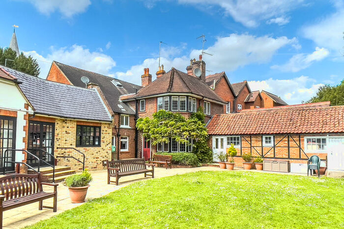 2 Bedroom Maisonette To Rent In Downside Bridge Road, Cobham, KT11