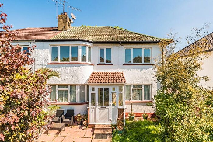 3 Bedroom Maisonette For Sale In Redesdale Gardens, Isleworth, TW7