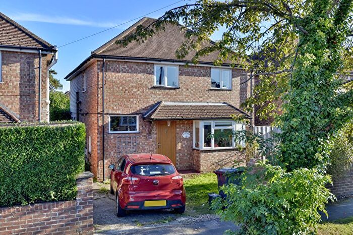 3 Bedroom Detached House To Rent In Warren Road, Surrey, GU7