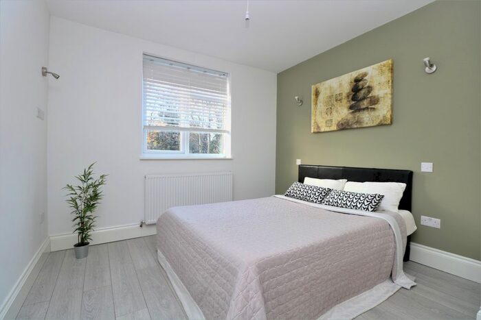 Studio To Rent In Long Drive, East Acton, London, W3