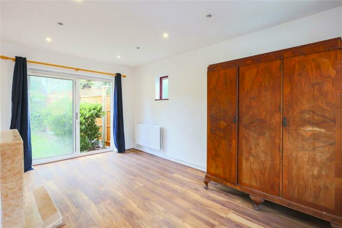 2 Bedroom Bungalow To Rent In The Spinney, Finchley, London, N12