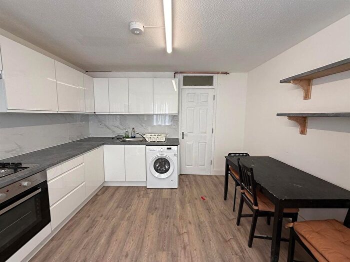 4 Bedroom Town House To Rent In Silver Street, London, N18