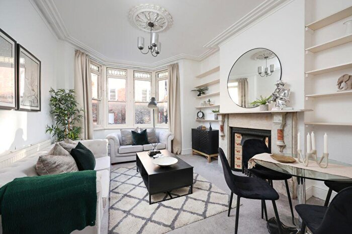 3 Bedroom Maisonette For Sale In Alma Road Avenue | Clifton, BS8