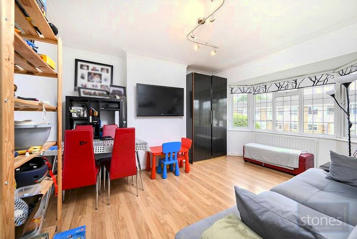 2 Bedroom Property To Rent In York Way, London, N20