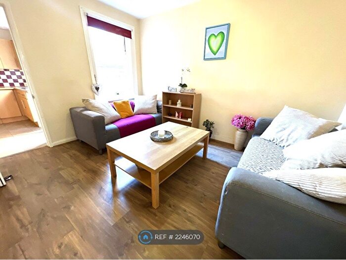 4 Bedroom Terraced House To Rent In Grange Avenue, Reading, RG6