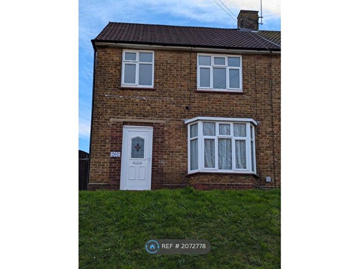 3 Bedroom Semi-Detached House To Rent In Eastcourt Lane, Gillingham, ME8