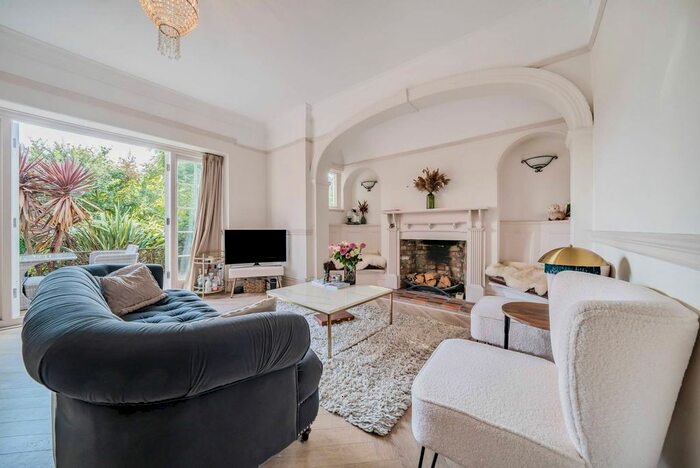 2 Bedroom Flat To Rent In Cottenham Park Road, West Wimbledon, London, SW20