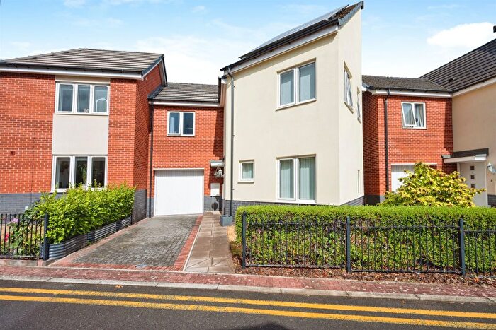 4 Bedroom Semi-Detached House For Sale In Graston Close, Birmingham, B16