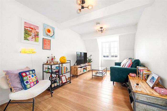 1 Bedroom Apartment For Sale In Walcot House, East Dulwich Estate, London, SE22