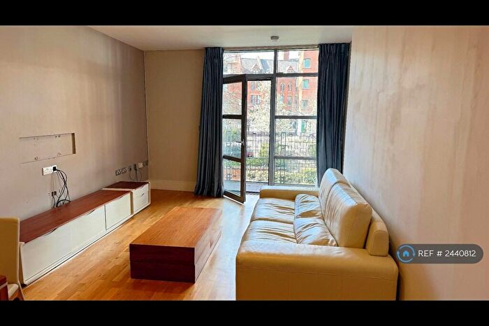 2 Bedroom Flat To Rent In The Lock Building, Manchester, M1