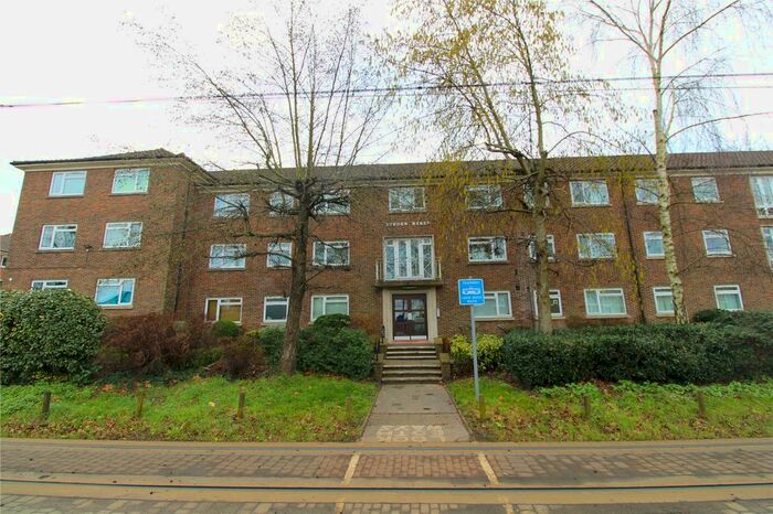 2 Bedroom Flat To Rent In Addiscombe Road, Croydon, CR0