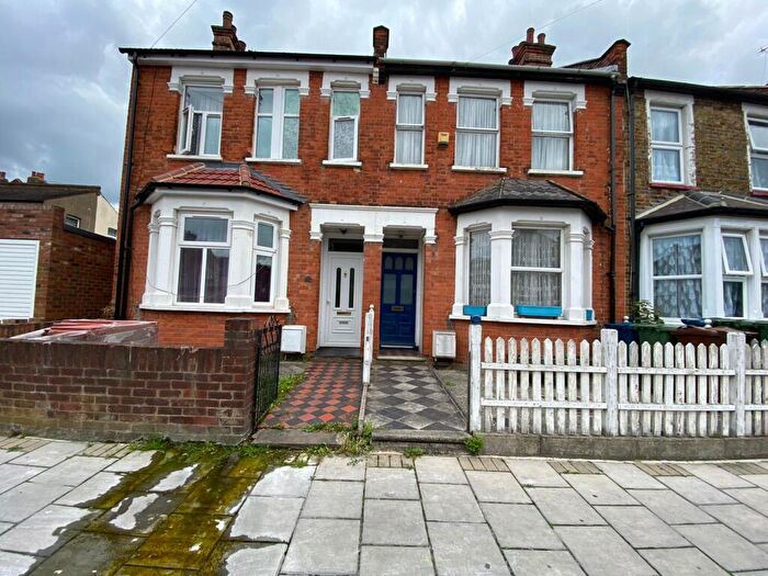 3 Bedroom Terraced House For Sale In Thomson Road, Harrow, Middlesex, HA3