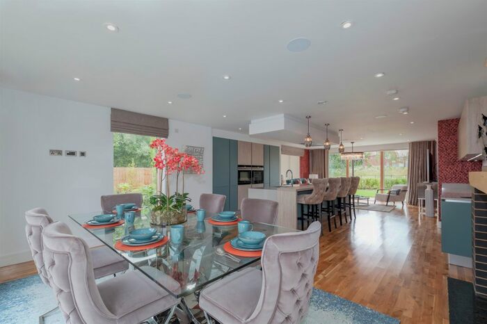 5 Bedroom Detached House For Sale In Cuthbert Close, Hampton Water, Peterborough, PE7