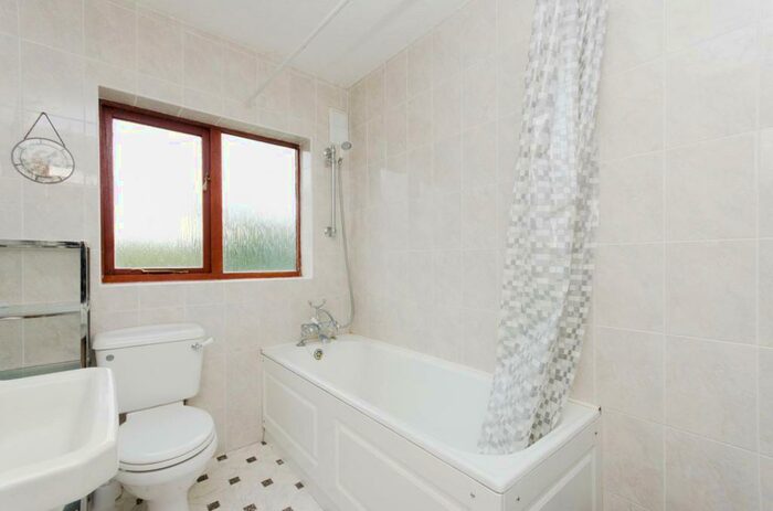 3 Bedroom House To Rent In Burlington Rise, East Barnet, Barnet, EN4