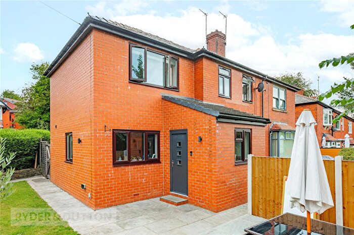 4 Bedroom Semi Detached House For Sale In Cragg Road, Chadderton Fold, Chadderton, Oldham, OL1
