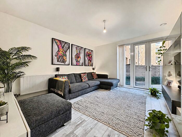 3 Bedroom Duplex For Sale In Corner Mead, London, NW9