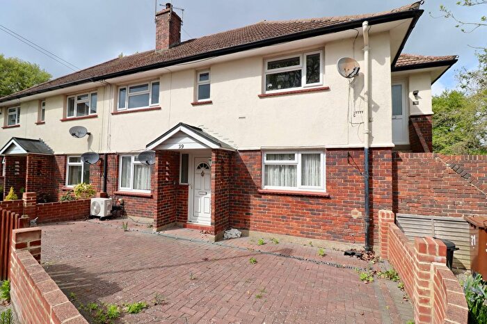 2 Bedroom Flat For Sale In Smith Road, Chatham, ME5