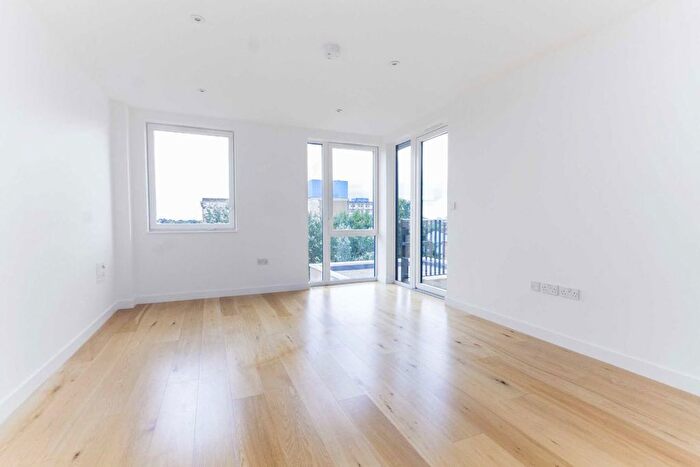 1 Bedroom Flat To Rent In Denman Avenue, Southall, UB2