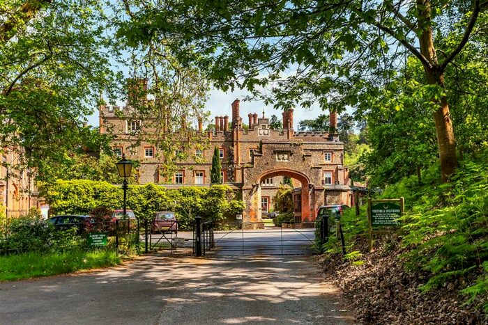 2 Bedroom Apartment For Sale In Albury Park, Albury, Guildford, GU5