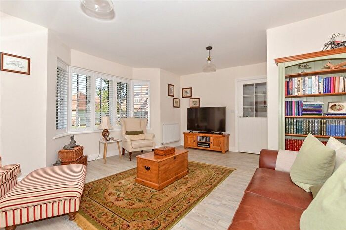 3 Bedroom Semi-detached House For Sale In Hawthornden Grove, Yalding, Maidstone, Kent, ME18